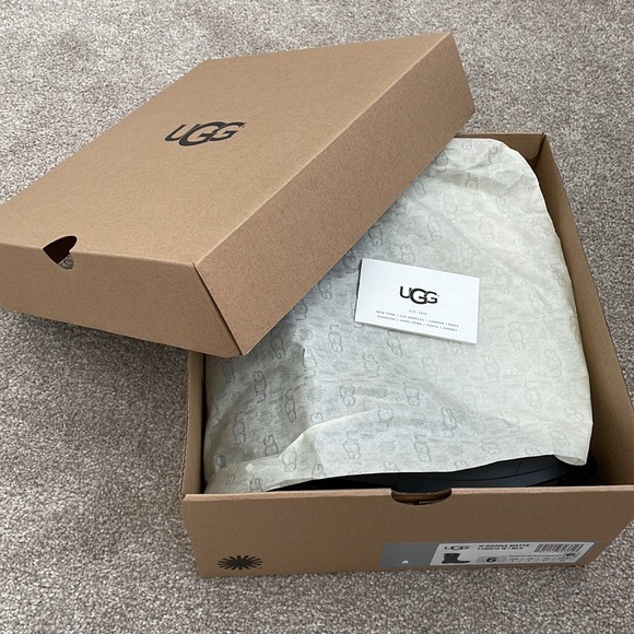 NIB Ugg rain boots - Picture 2 of 3